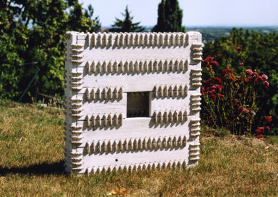 Innocent memory - ©Kurt Spitaler I 2003; Holz, Seil, Farbe, genäht; 67 x 67 x 12 cm