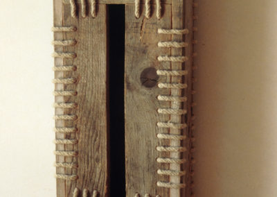 Memory Box - ©Kurt Spitaler I 2002; Holz, Seil, genäht; 30 x 15 x 75 cm