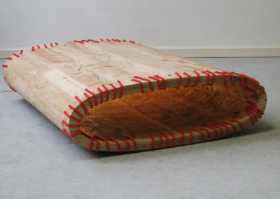 Elipse - ©Kurt Spitaler I 2010; Holz, Seil, Korpus verleimt, Kanten genäht; 100 x 130 x 30 cm