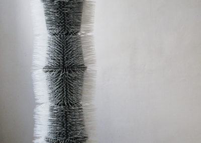 Metamorphose - ©Kurt Spitaler I 2010; Baukübel, Kabelbinder; 50 x 50 x 200 cm