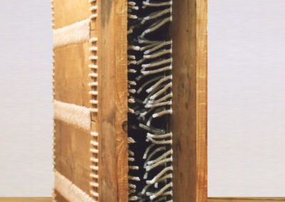 Gearbox - ©Kurt Spitaler I 2004; Holz, Seil, genäht; 110 x 110 x 30 cm