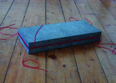 Blechbox - ©Kurt Spitaler I 2007; Blech, Seil, genäht; ca. 60 x 30 x 10 cm
