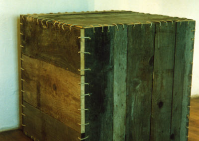 Cube - ©Kurt Spitaler I 1996; Holz, Seil, genäht; 60 x 60 x 60 cm