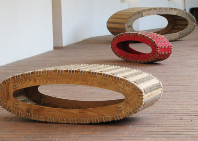3 Elipsen- ©Kurt Spitaler I 1999 - 2005; Holz, Seil, genäht (Ausstellungsansicht)