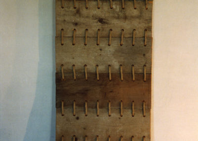 Board - ©Kurt Spitaler I 1996; Holz, Seil, genäht; 220 x 65 x 7 cm